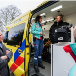 Koning en minister Kuipers bezoeken Zorg Coördinatie Centrum Midden-Nederland